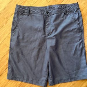 Size 36 Puma golf shorts in great shape!